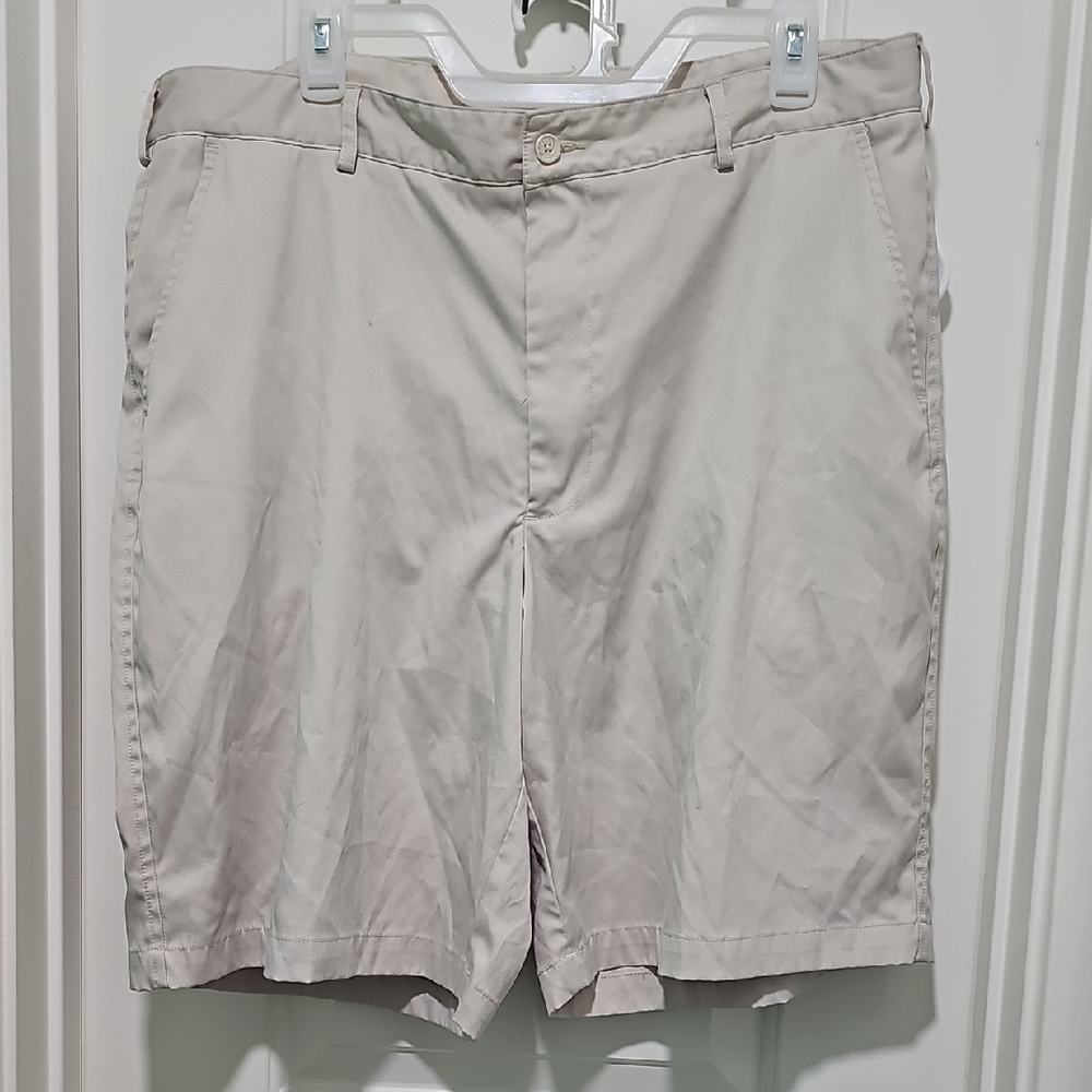 Men's Classic Tan Shorts Size 28